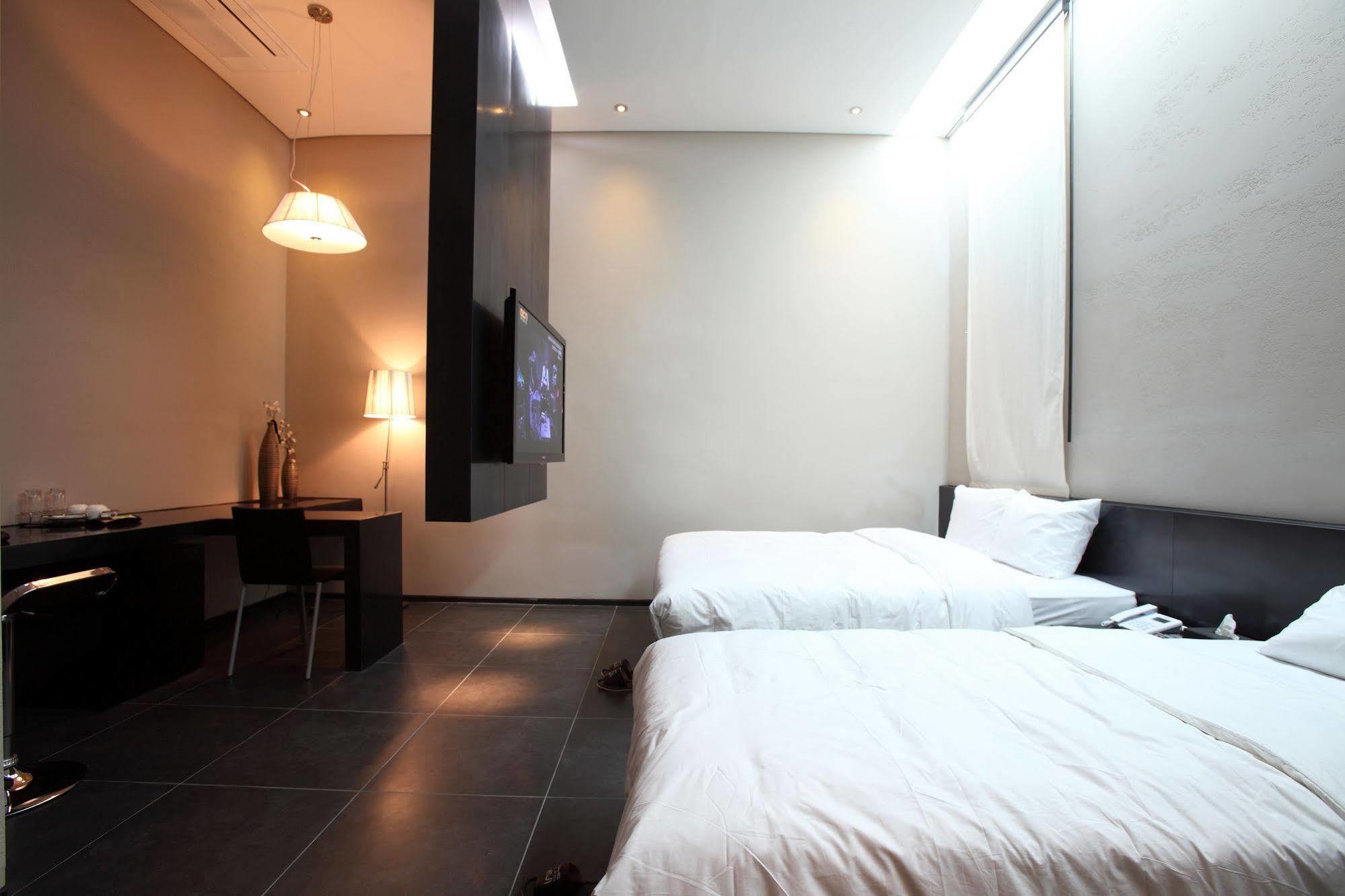 Hotel Irene Myeongdong Сеул Екстериор снимка